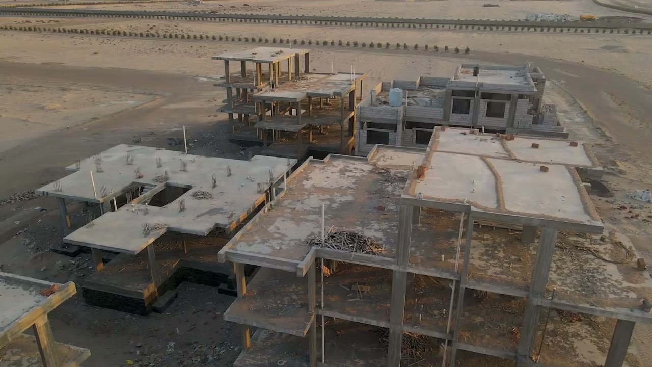 أعمال إنشاء حقيقية في موقع مدينة أحلام